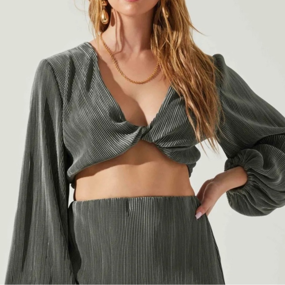 Astr the Label Crop Top with Twist Front